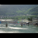 Zufahrt und Einfahrt zum für Zweiräder, Gefahrgut- und Tiertransporter gesperrten Tunnel